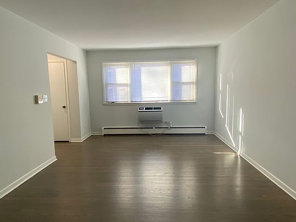 5th image of 1716 W Greenleaf Ave APT 1N
