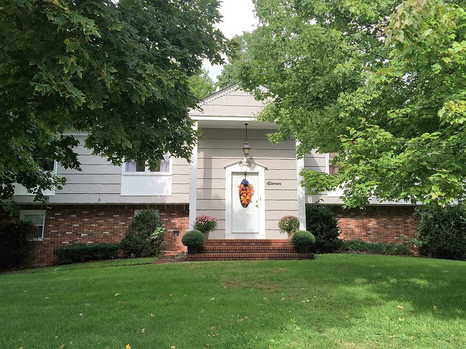 1st image of 11 Francavilla Dr