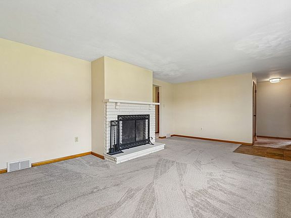 4th image of 102 Manchester Dr