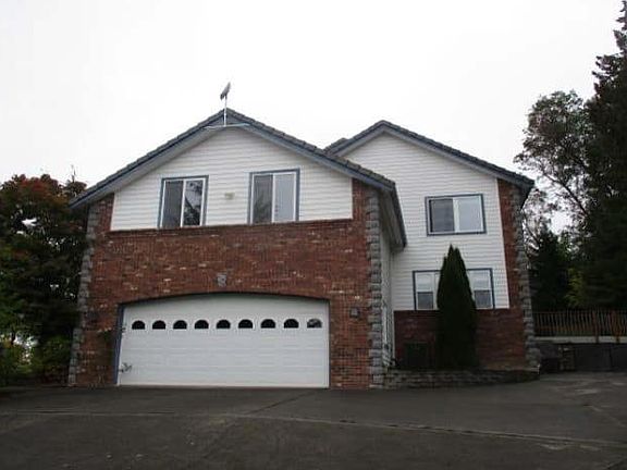 3rd image of 811 Fox Hollow Rd