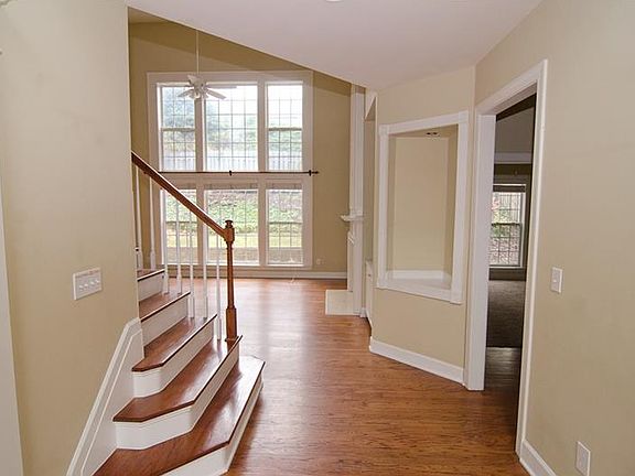 3rd image of 1502 Wedmore Ct SE