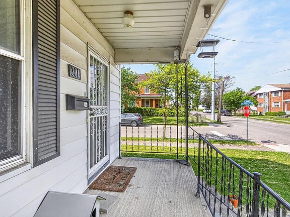 4th image of 301 Central Ave