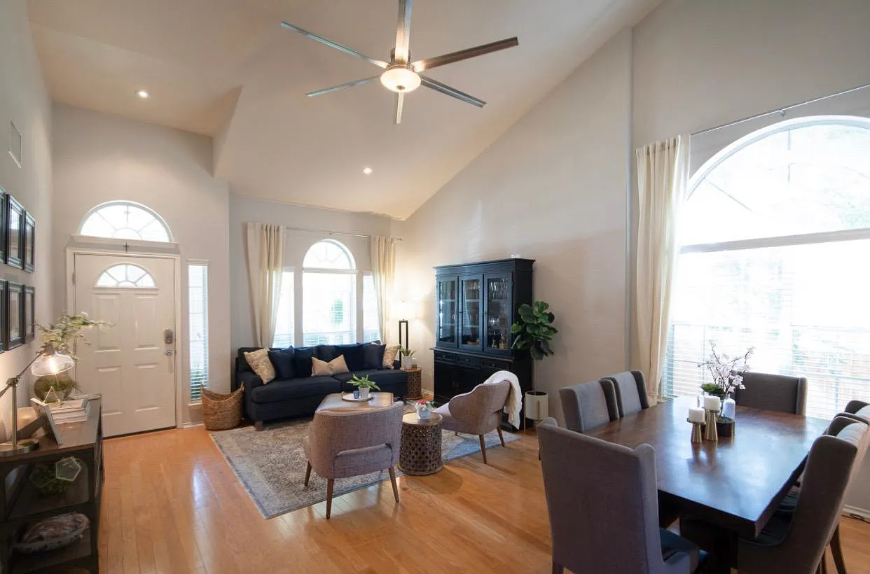 10404 Bentley Dr — Photo 4