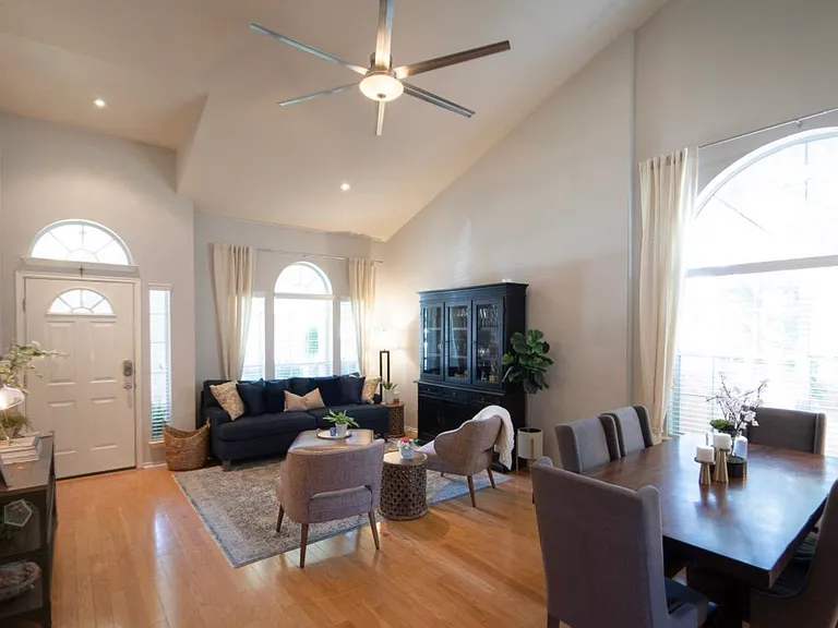 10404 Bentley Dr — Photo 4