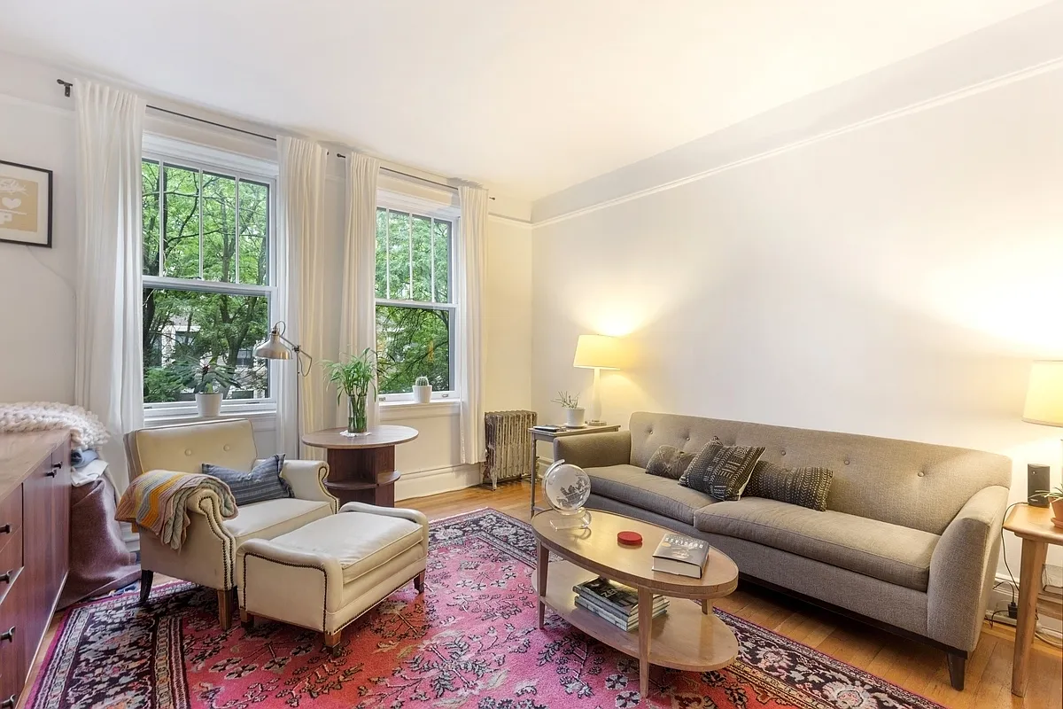 35-27 80th St APT 31 photo 1