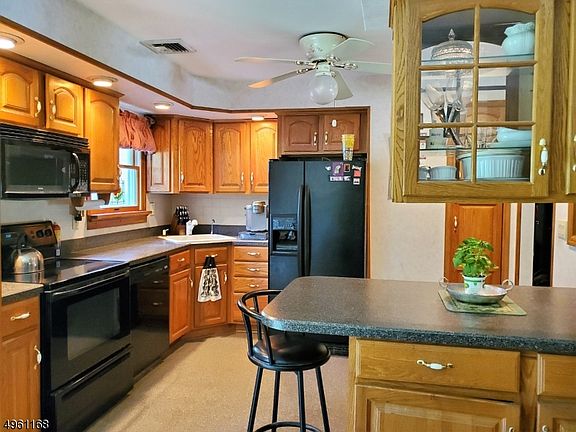 2nd image of 14 Bridle Ln