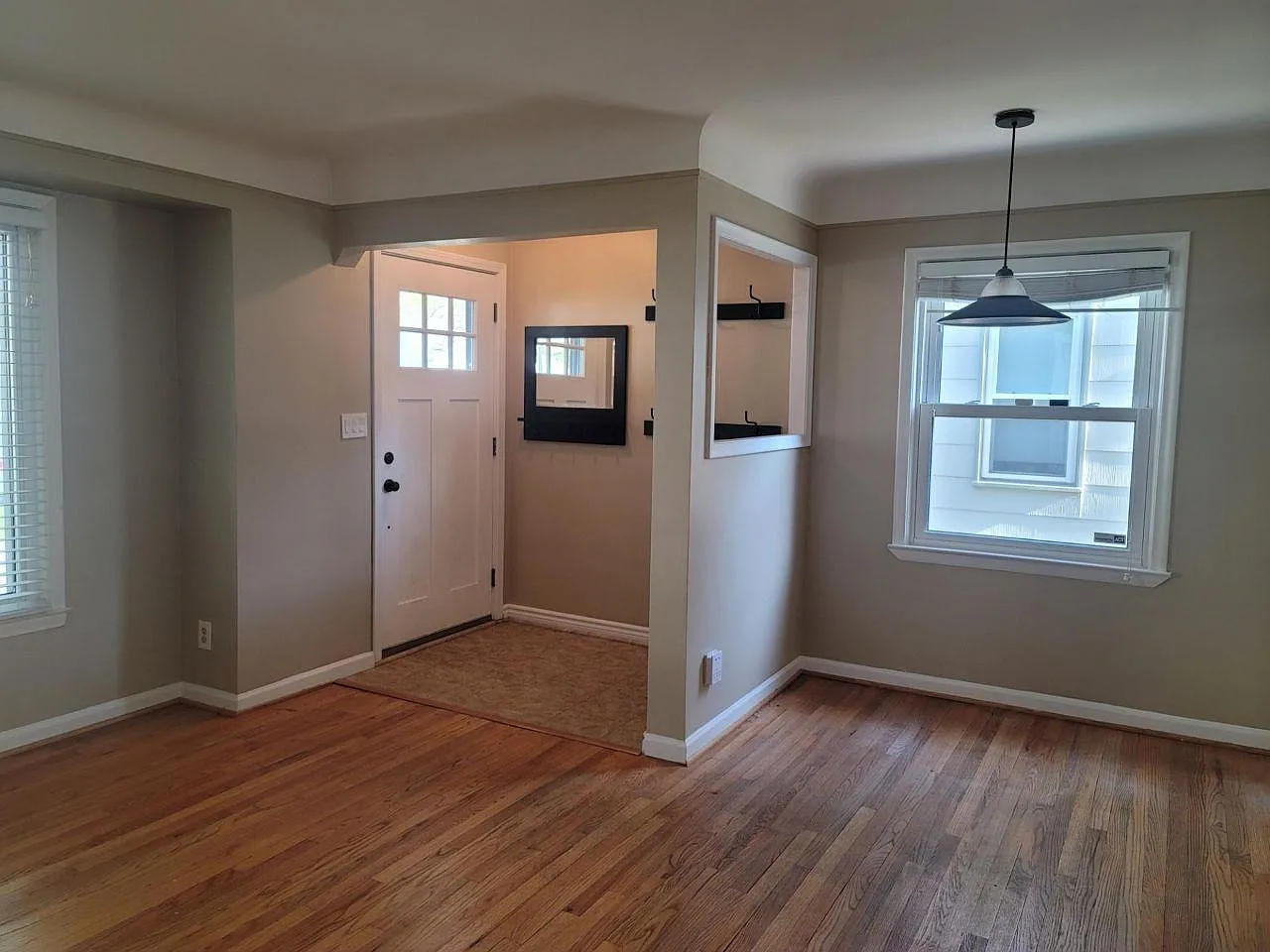 3 bed, 942 sqft, $2,200 — Photo 3