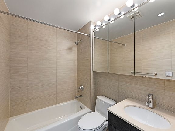 5th image of 224 Montrose Ave #2F