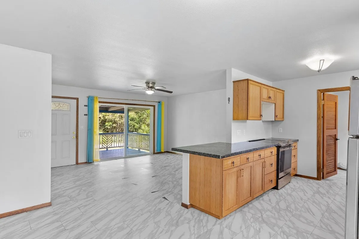 3 bed, 1044 sqft, $2,600 — Photo 4