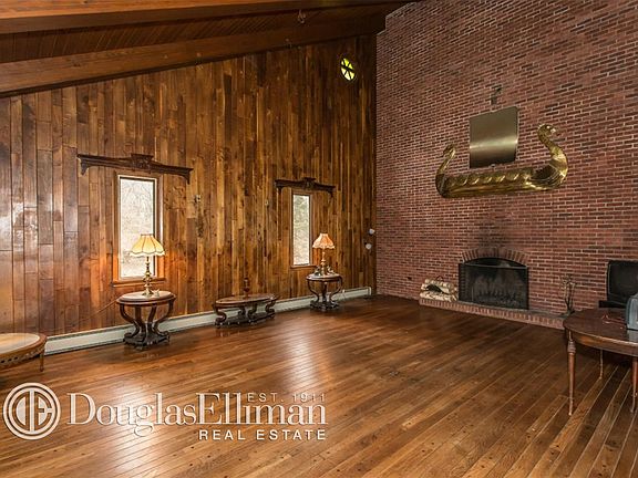5th image of 5 Valleywood Ct W