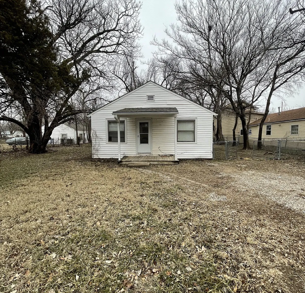 3 bed, 1.0 bath, 672 sqft, $995 — Photo 3