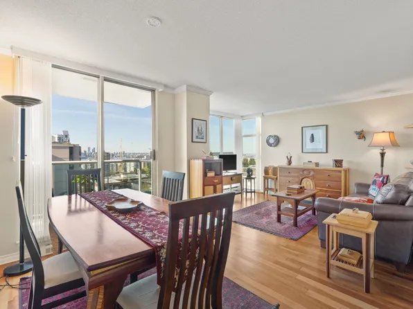 567 Lonsdale Ave #602, North Vancouver, BC V7M 2G6