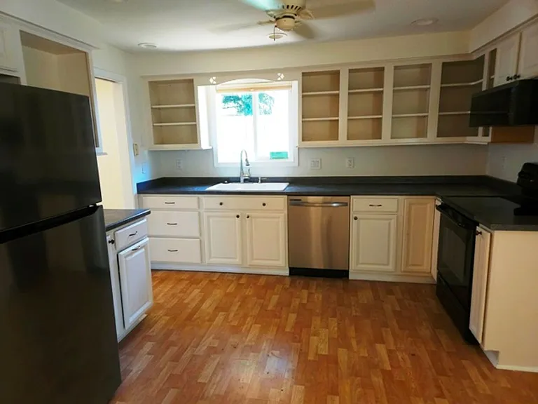 5536 Cottonwood Ct S — Photo 2