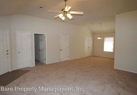 3rd image of 924 Beaumont Sq