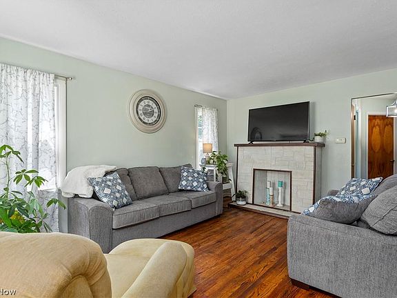 3rd image of 122 Englewood St