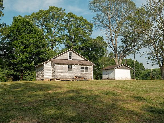 5th image of 382 McAdams Rd