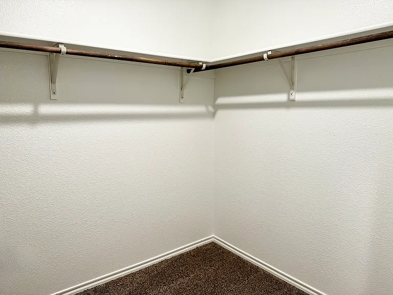 4325 Pyramid Dr — Photo 18