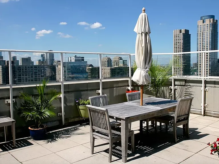 201 W 72nd St #3F — Photo 15