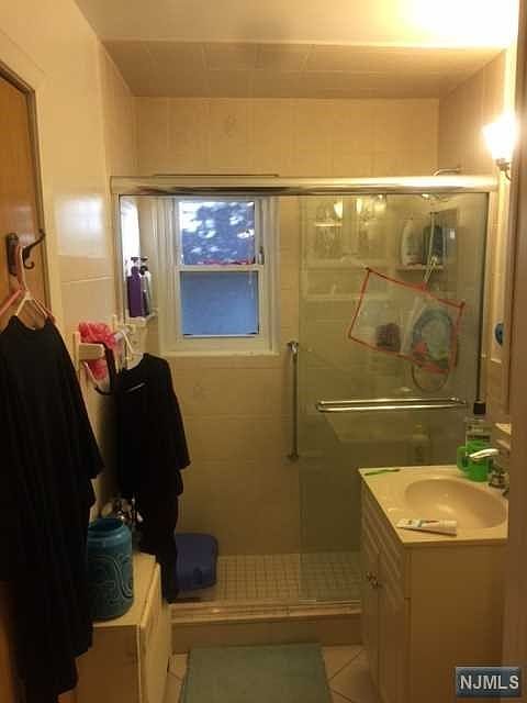 2nd image of 15-42 Plaza Rd #B