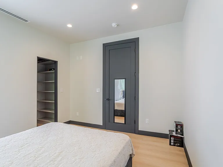 8250 Morse Ave — Photo 22
