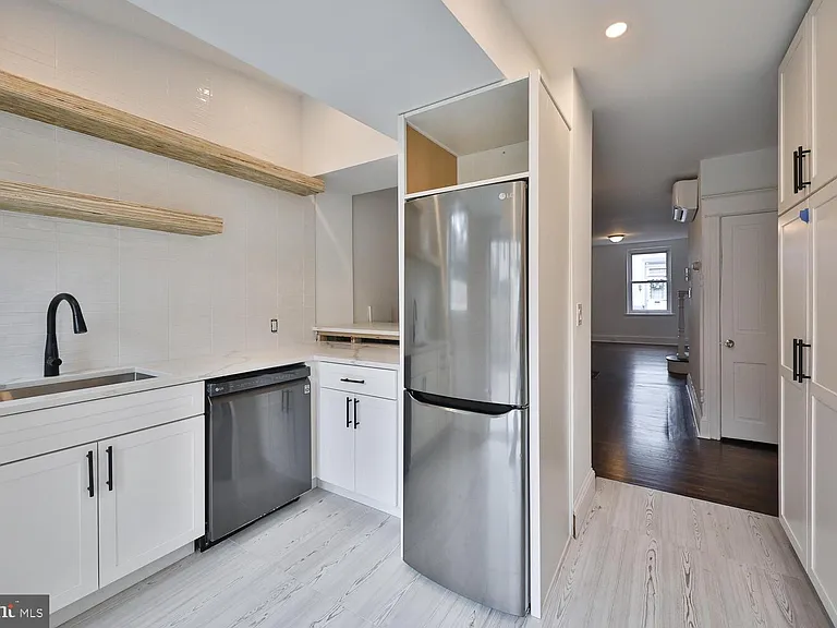 1308 E Oxford St — Photo 12