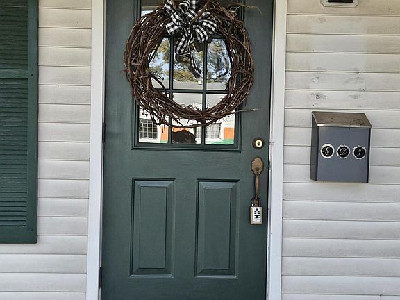 3rd image of 7 E Broadway St