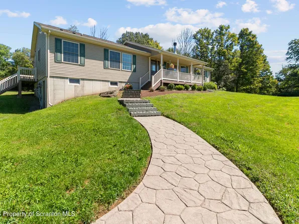 35 Island Rd, Waymart, PA 18472