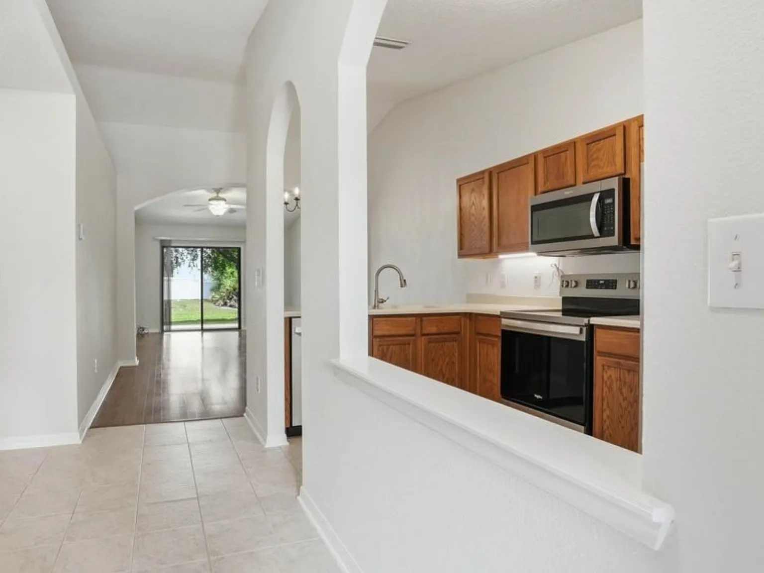 2 bed, 1008 sqft, $1,850 — Photo 2