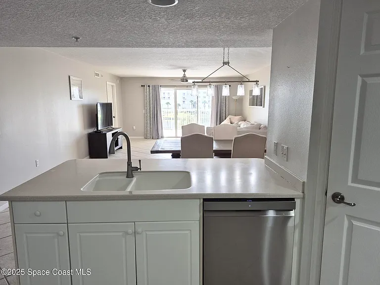 8921 Lake Dr #304 — Photo 11