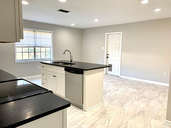 Large Eat in Kitchen