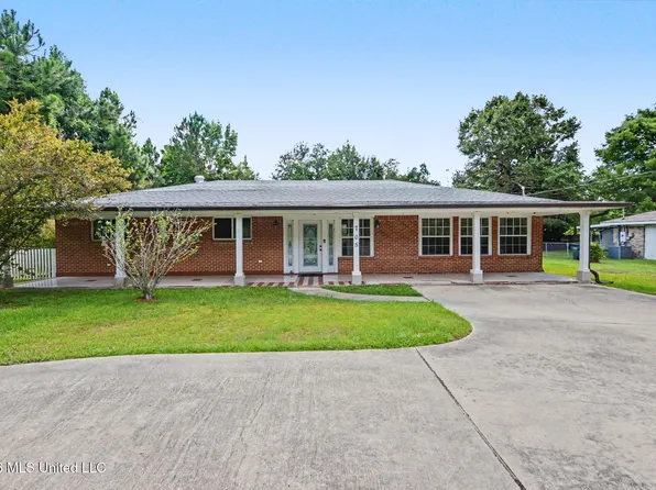 705 Saint Joseph St, Waveland, MS 39576