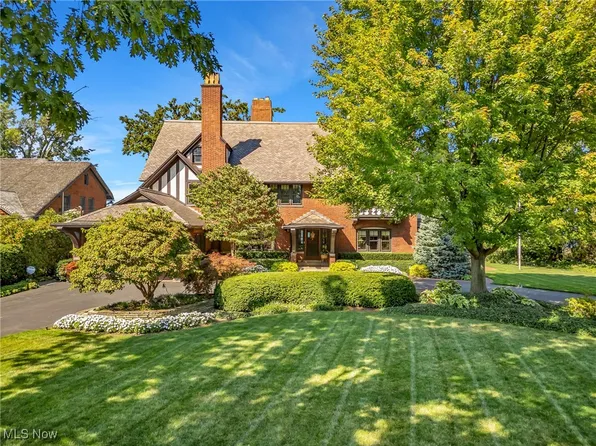 17820 Lake Rd, Lakewood, OH 44107