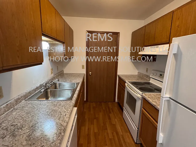 554 E Slifer St — Photo 2
