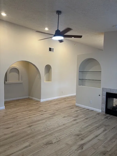 3 bed, 1900 sqft, $2,200 — Photo 4
