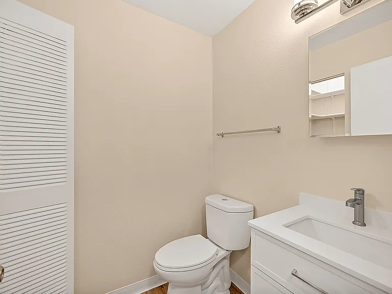 6012 N 15th St #D106 — Photo 15