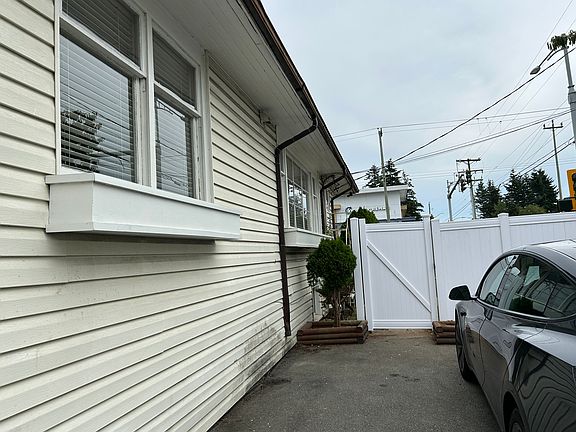 3rd image of 15611 24th Ave