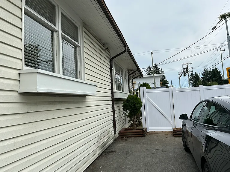 15611 24th Ave — Photo 3
