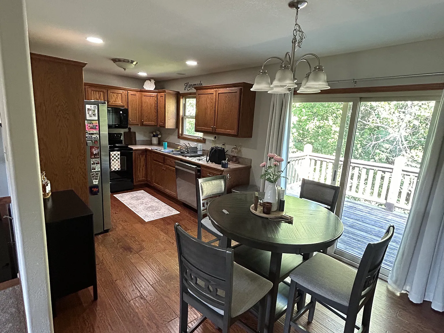5 bed, 2680 sqft, $2,500 — Photo 4