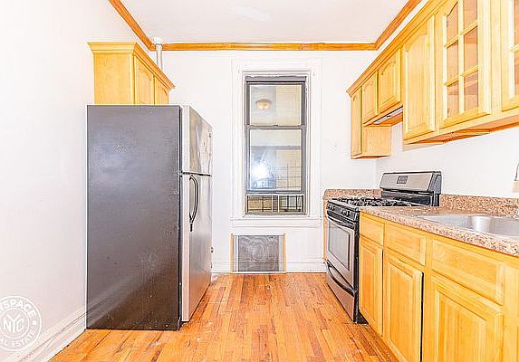 3rd image of 280 Crown St APT B4