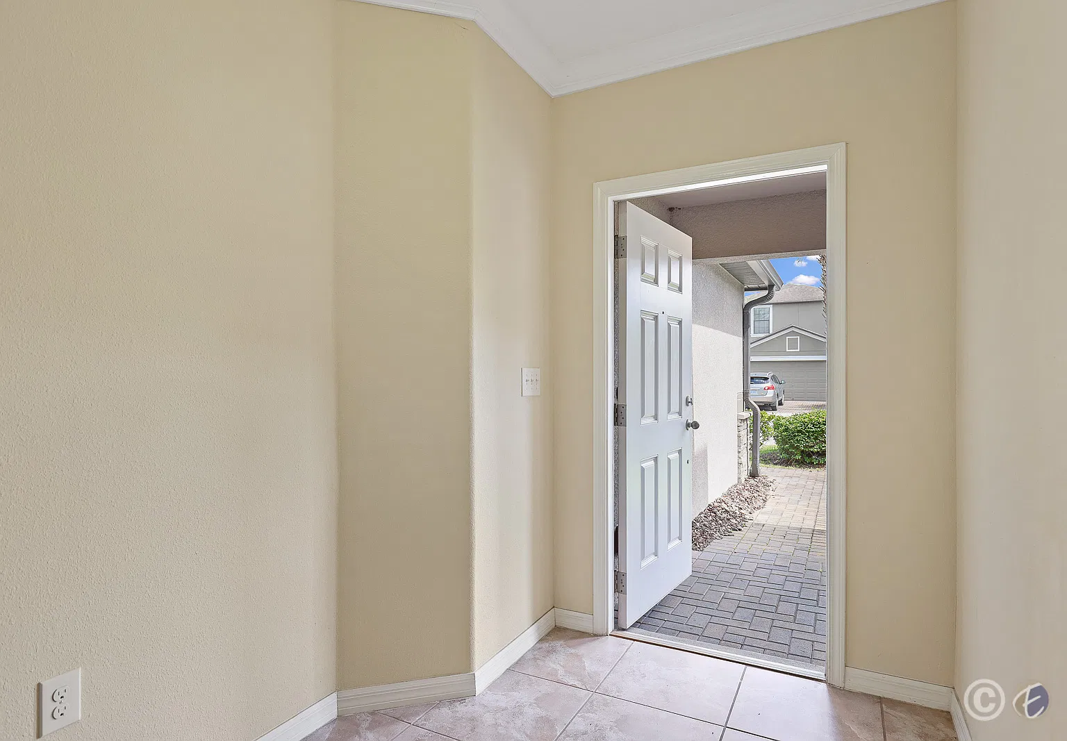 2724 Garden Falls Dr — Photo 4