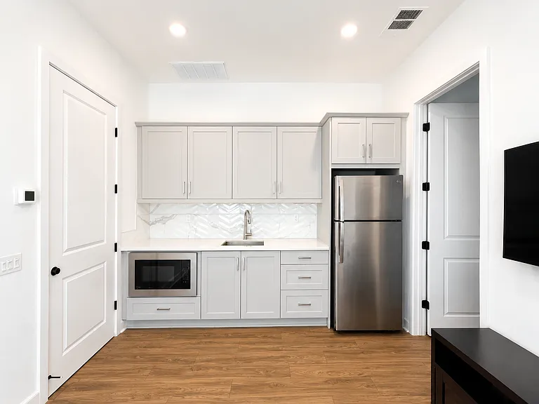 586 Gateway Ln #2 — Photo 2