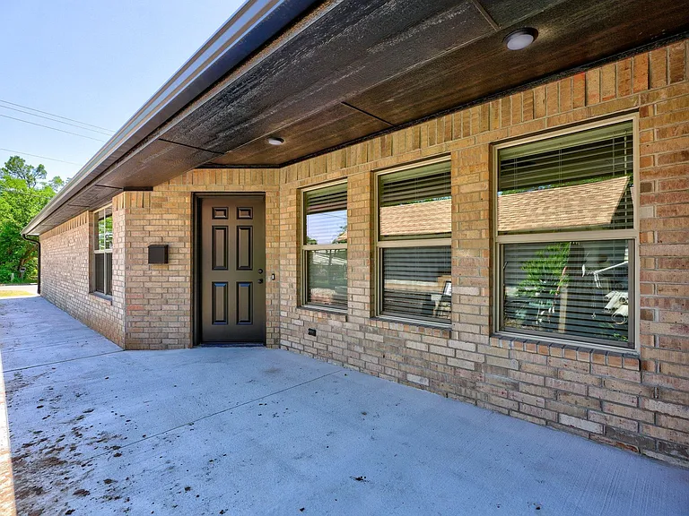 213 W Thatcher St — Photo 21