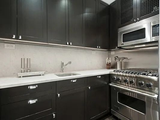 Sold by Sotheby's International Realty | media 11