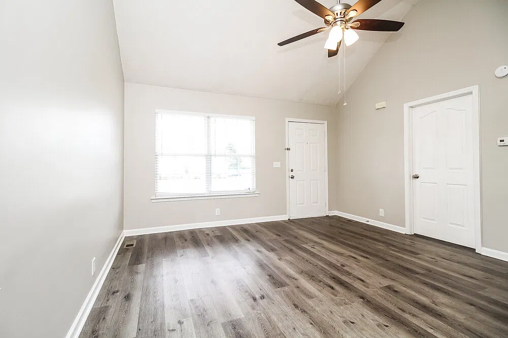 3 bed, 2.0 bath, 1185 sqft, $2,180 — Photo 4