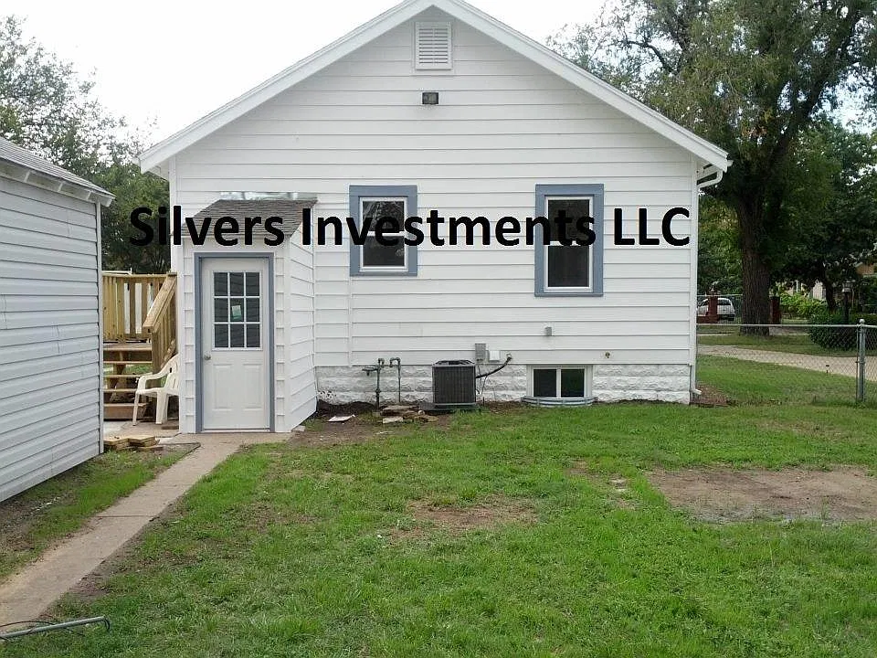 1542 S Ellis Street — Photo 2