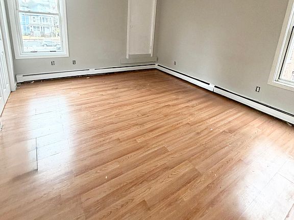 4th image of 170 Sherman Ave #2