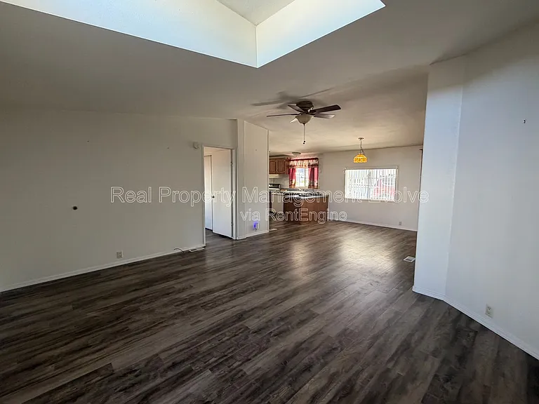 1514 E Muriel Dr — Photo 10