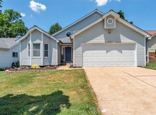 421 Oaktree Crossing Ct, Ballwin, MO 63021