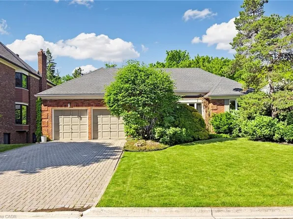17 Flanders Dr, Hamilton, ON L8B 0G6