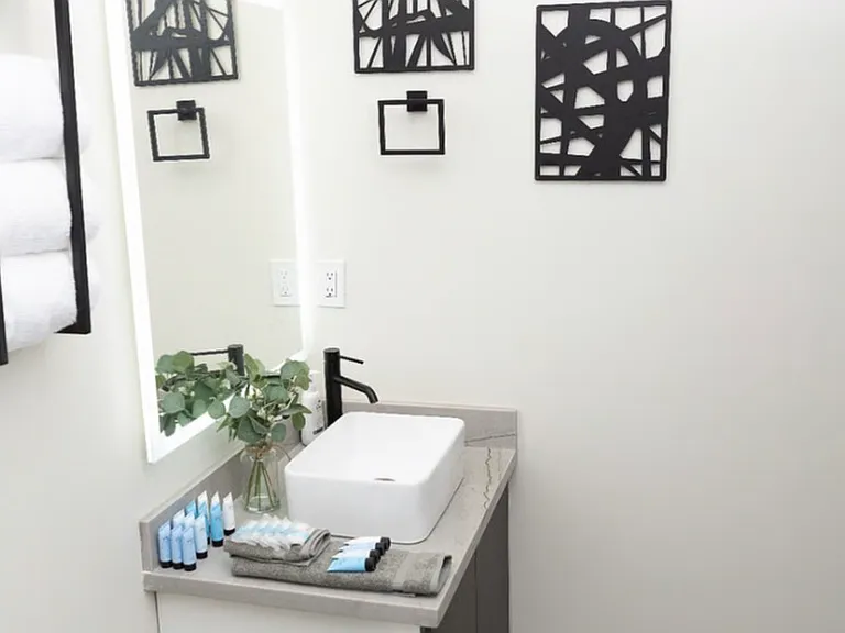 2560 Orleans Ave — Photo 15